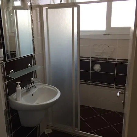 Near Kipa 3 Bedroom Διαμέρισμα *